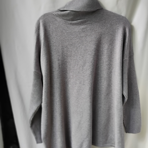 Marla Wynne Soft Knit Tunic Sweater W/ Loose Turtleneck Ribbed Sleeves & Pocket - Picture 2 of 3